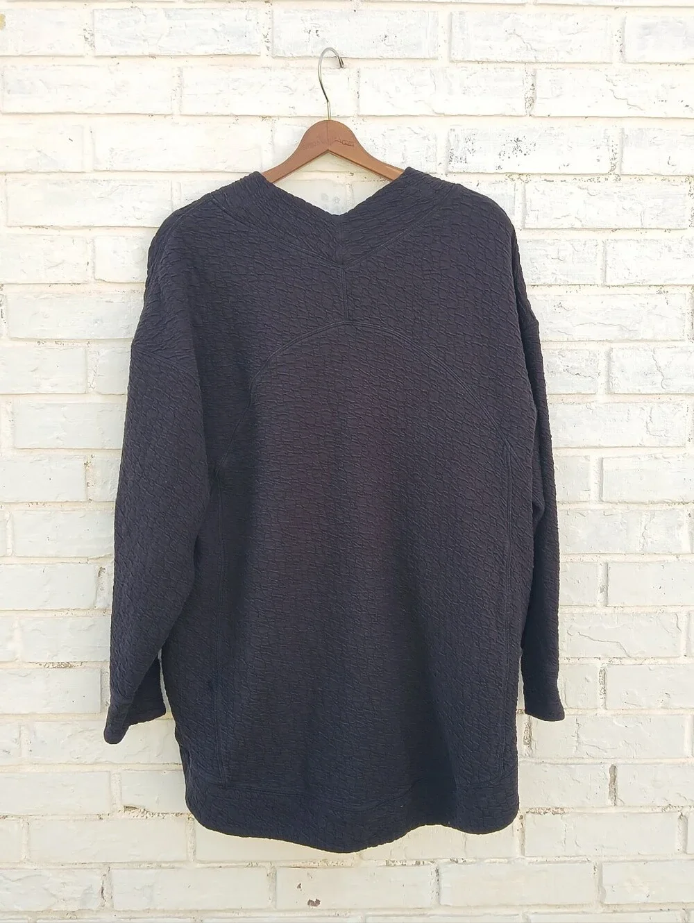 Lululemon Rippled V Neck Pullover Black Size 10